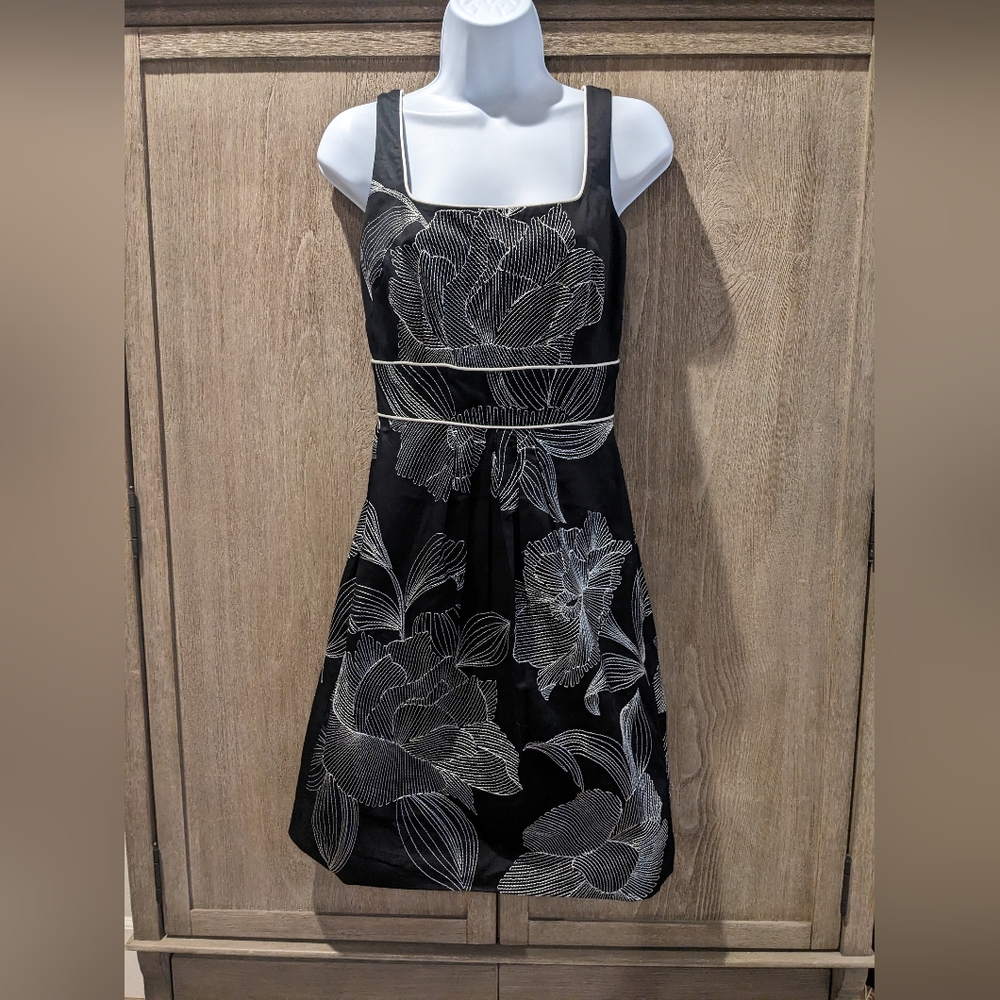 White House Black Market dress with embroidery